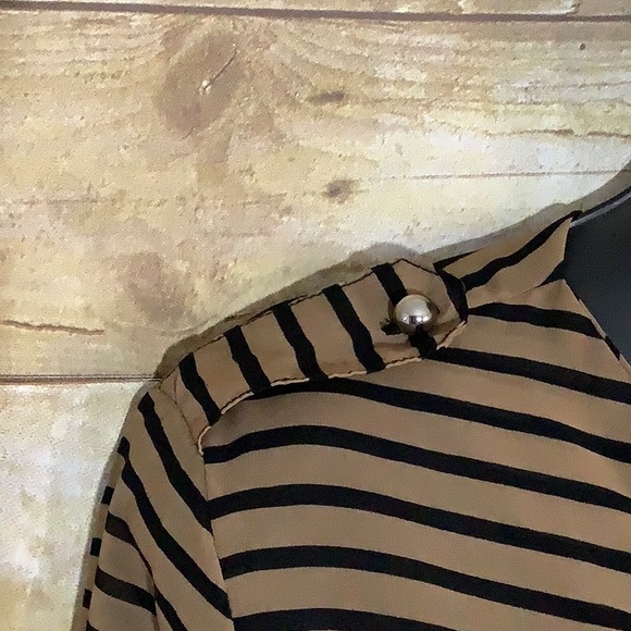 Woman’s timing size large black and brown blouse - Picture 2 of 5